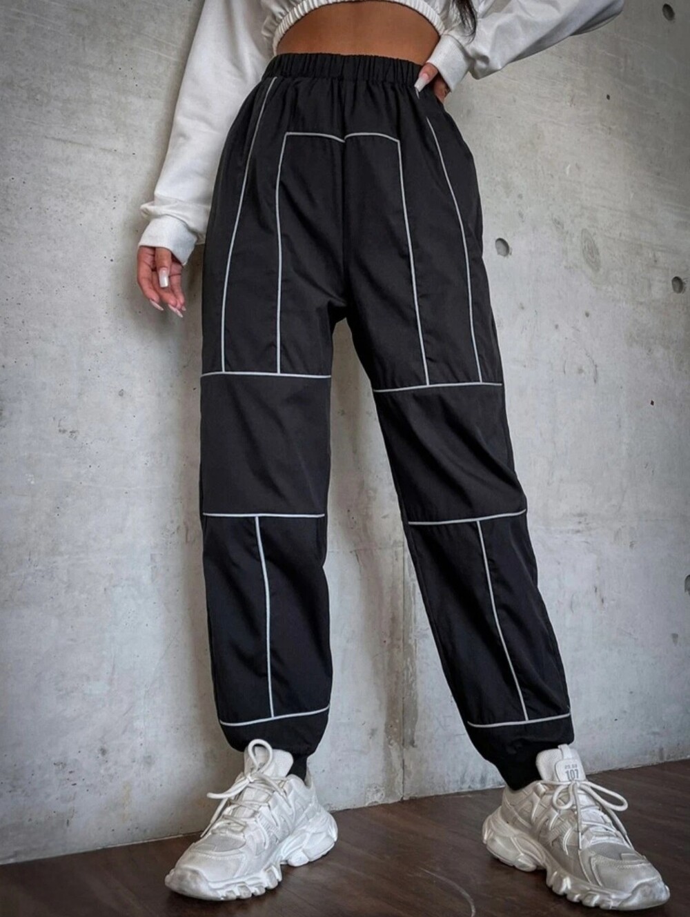 SHEIN Black Contrast Light Grey Piping Joggers Size M